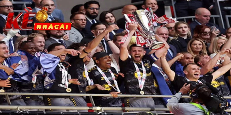 Sự cạnh tranh khốc liệt của các đội bóng tại Giải EFL Championship